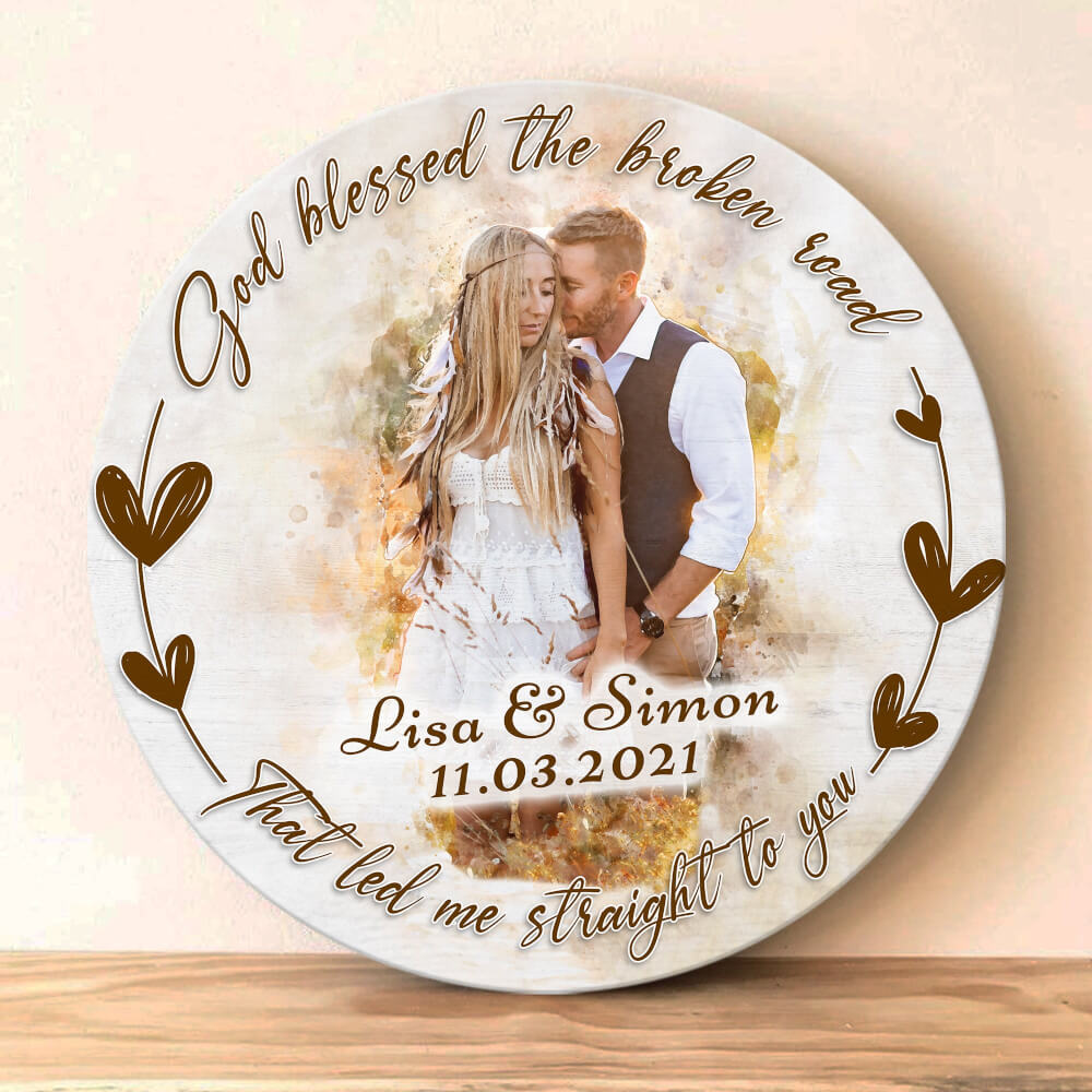 MeMate Personalized Couple Photo and Name Printed Wooden Sign Hanging Wall Decor - Custom Art Painting Round Rustic Wood Plaque Accessories for Couples Anniversary, Newlyweds, Valentines Day