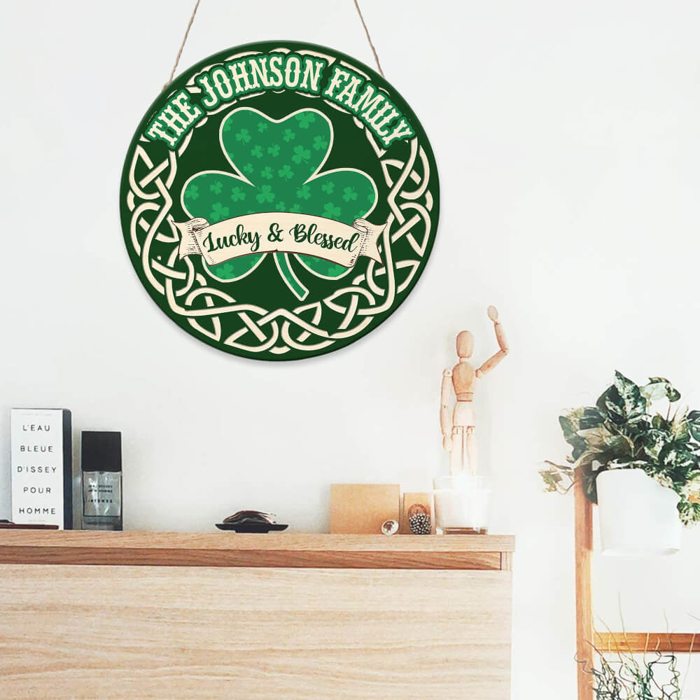 MeMate Personalized Wooden Name Signs for Family - Shamrock Round Printed Wood Sign - Lucky and Blessed Family Wall Hanging for Living Room, Table, Porch on St Patrick's Day