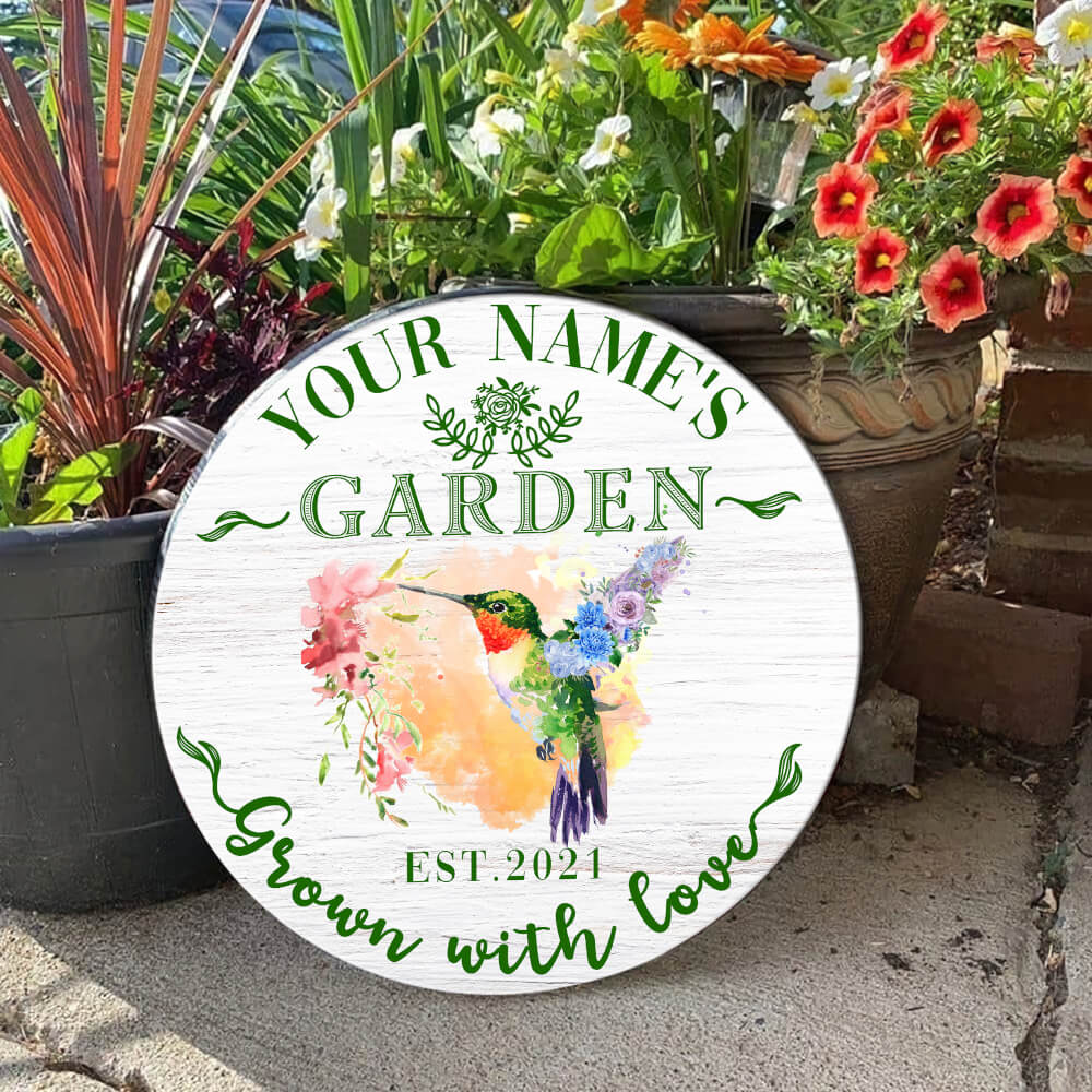 MeMate Garden Signs Outdoor Decor, Personalized Name Wooden Garden Sign, Hummingbird Garden Decor, 4 Sizes Rustic Wood Plaque for Gardeners Gardening Lovers Housewarming Gifts