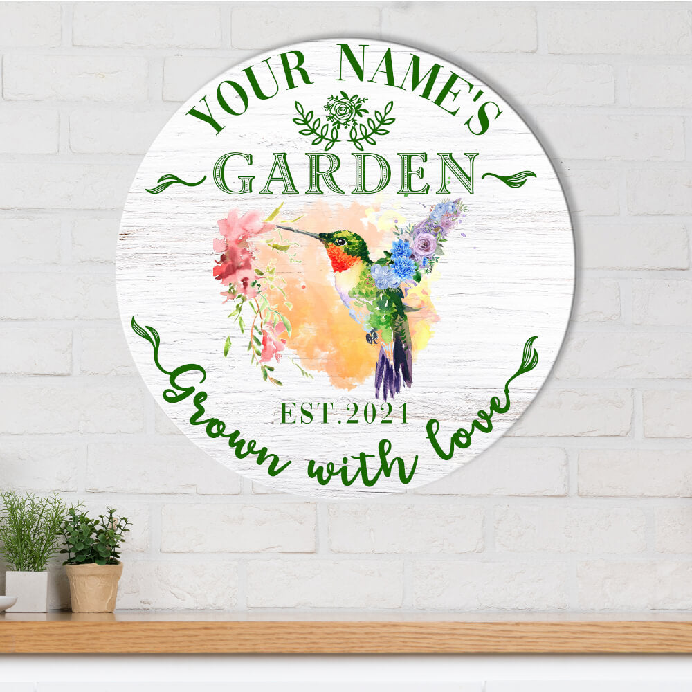 MeMate Garden Signs Outdoor Decor, Personalized Name Wooden Garden Sign, Hummingbird Garden Decor, 4 Sizes Rustic Wood Plaque for Gardeners Gardening Lovers Housewarming Gifts