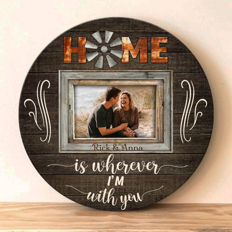 MeMate Custom Couple Photo and Name Printed Wooden Sign Hanging Wall Decor - Personalized Signs for Couple - Round Rustic Wood Plaque for Couples, Newlyweds, Valentines Day, Housewarming Gift