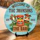 MeMate Tiki Bar Sign – Personalized Wooden Name Sign for Backyard, Patio, Tiki Lounge Decors, Beach Bar, Party Decorations – Custom Name Rustic Round Printed Wood Signs Wall Hanging Decorative