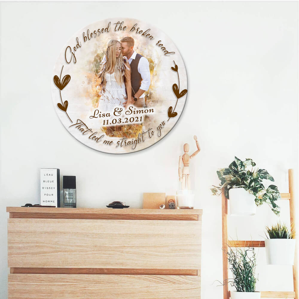 MeMate Personalized Couple Photo and Name Printed Wooden Sign Hanging Wall Decor - Custom Art Painting Round Rustic Wood Plaque Accessories for Couples Anniversary, Newlyweds, Valentines Day
