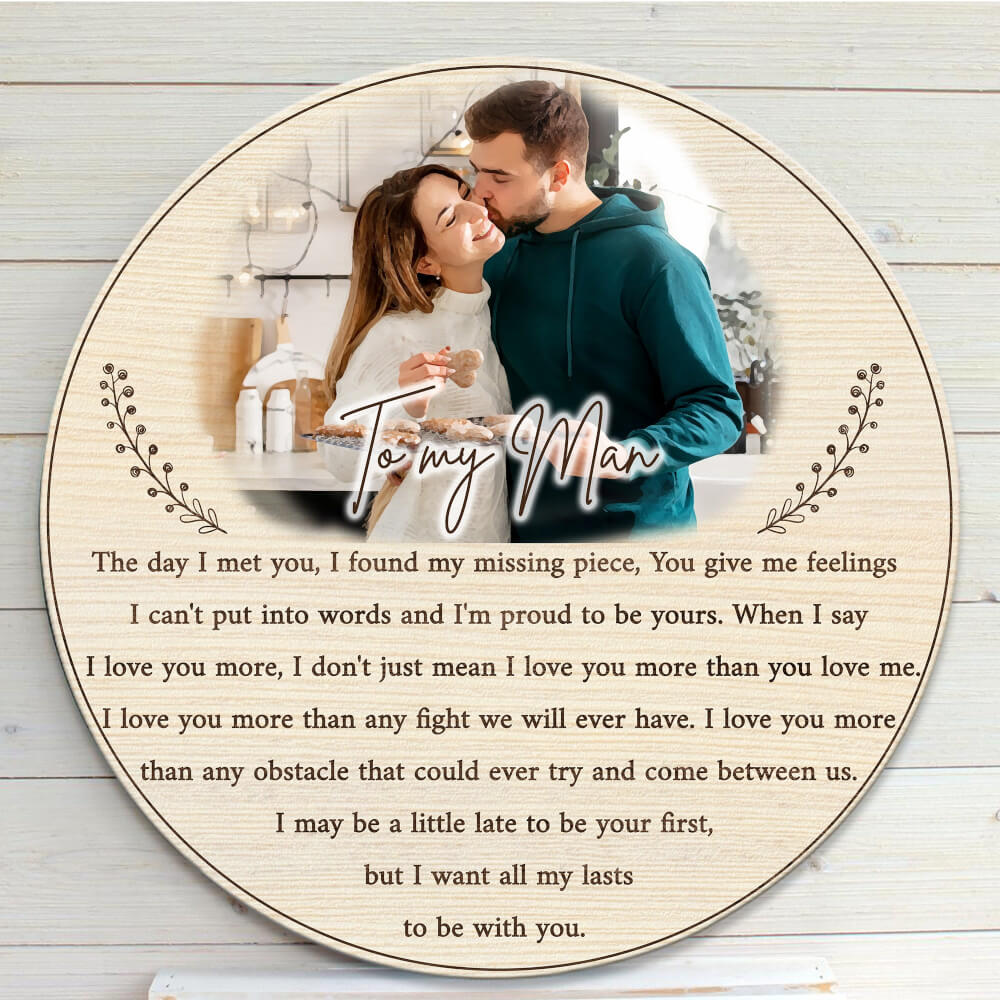MeMate Custom Couple Photo Printed Wooden Sign Hanging Wall Decor - Personalized Round Rustic Wood Plaque Accessories for Anniversary, Christmas, Birthday, Newlyweds, Valentines Day