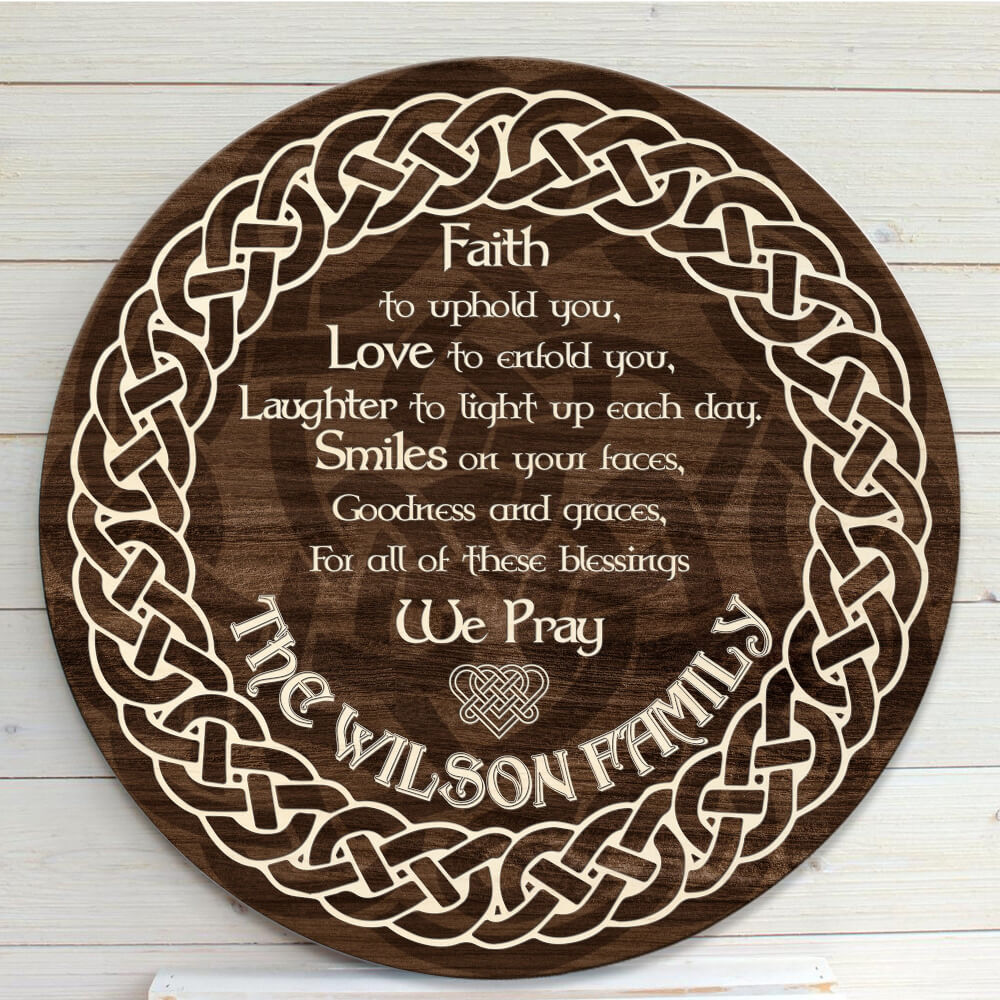 MeMate Personalized Wooden Name Signs for Irish Family - Blessing Custom Family Name Round Printed Wood Sign Wall Hanging for Living Room, Table, Porch on St Patrick's Day