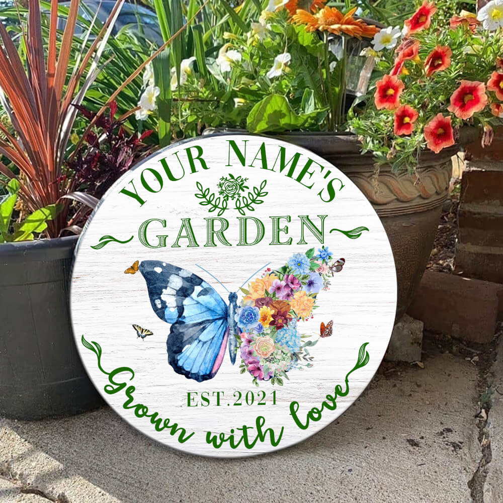 MeMate Garden Signs Outdoor Decor, Personalized Name Wooden Garden Sign, Butterfly Garden Decor, 4 Sizes Rustic Wood Plaque for Gardeners Gardening Lovers Housewarming Gifts