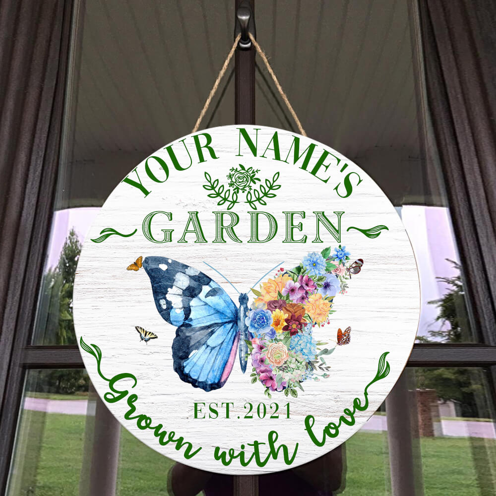 MeMate Garden Signs Outdoor Decor, Personalized Name Wooden Garden Sign, Butterfly Garden Decor, 4 Sizes Rustic Wood Plaque for Gardeners Gardening Lovers Housewarming Gifts