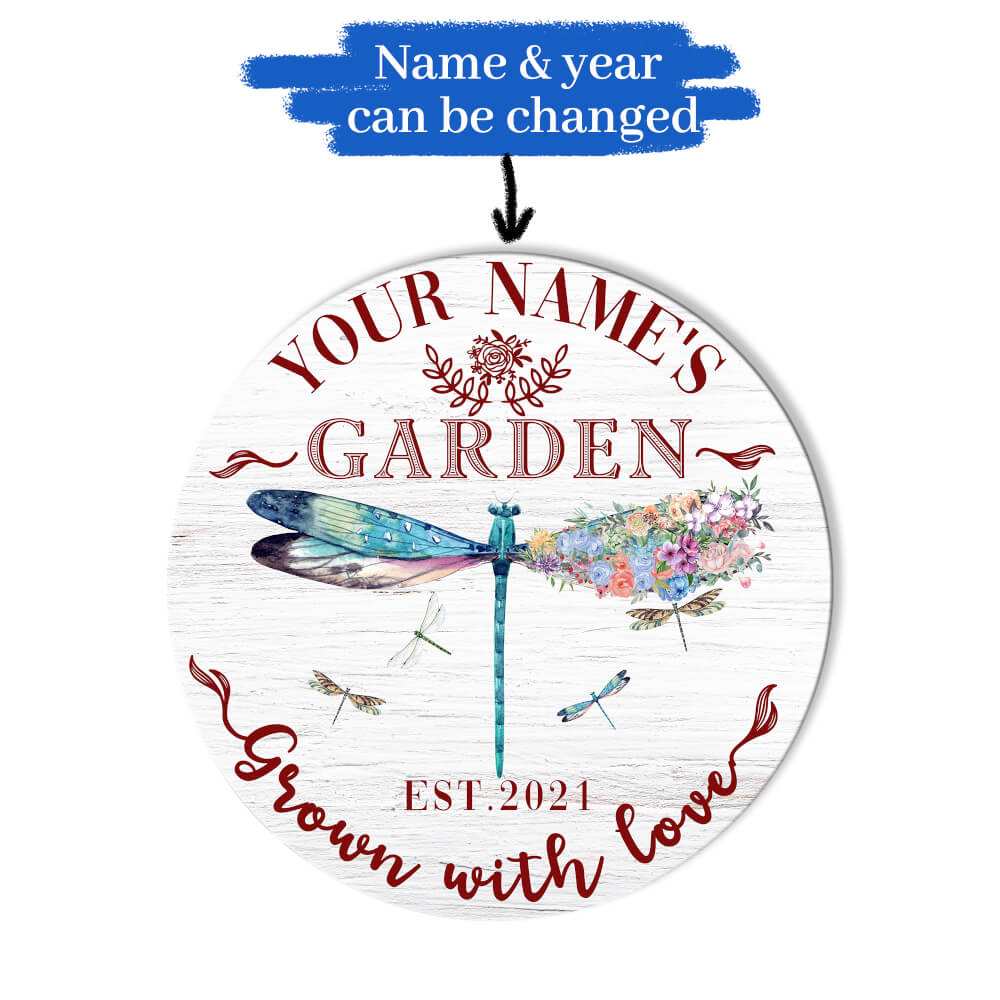 MeMate Garden Signs Outdoor Decor, Personalized Name Wooden Garden Sign, Dragonfly Garden Decor, 4 Sizes Rustic Wood Plaque for Gardeners Gardening Lovers Housewarming Gifts