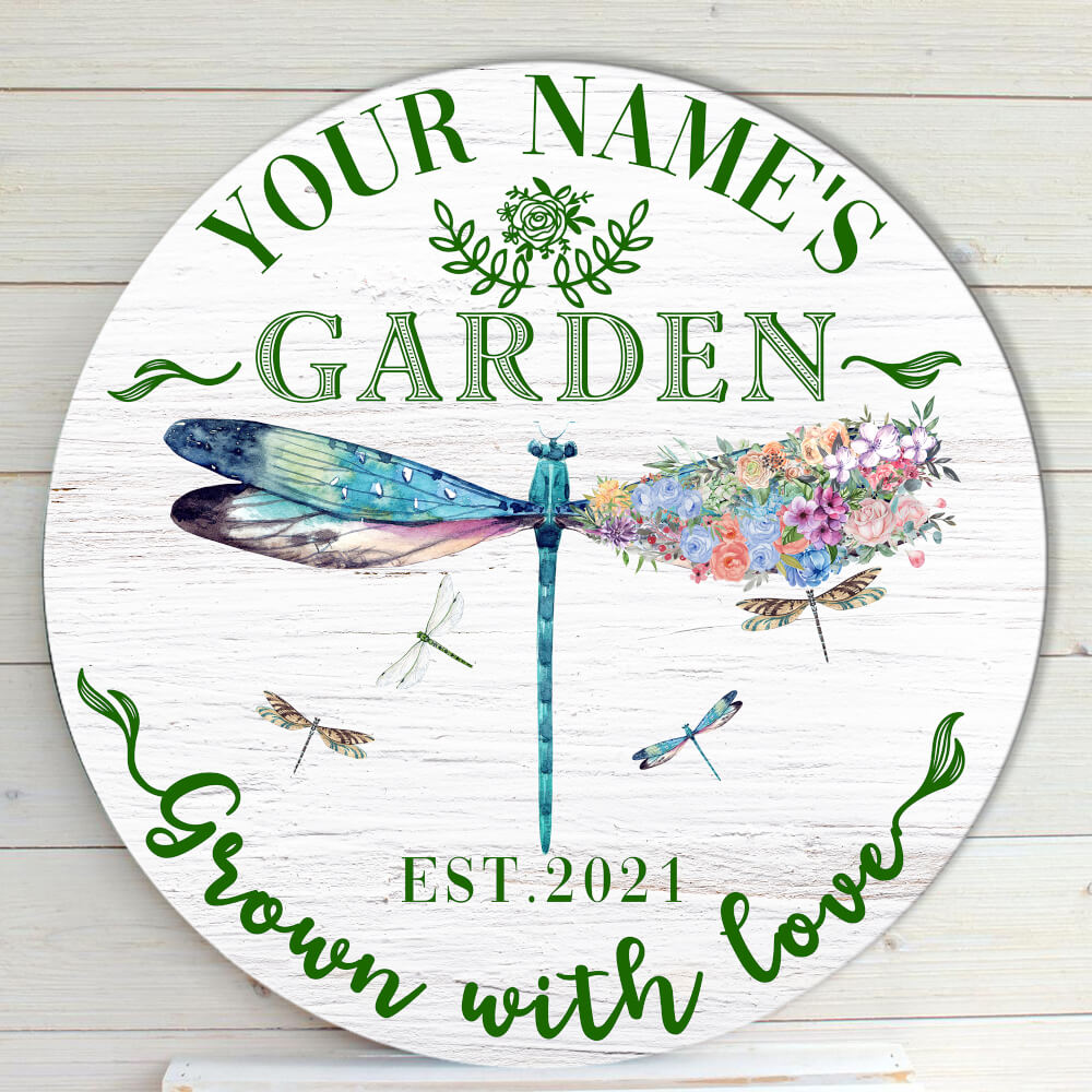 MeMate Garden Signs Outdoor Decor, Personalized Name Wooden Garden Sign, Dragonfly Garden Decor, 4 Sizes Rustic Wood Plaque for Gardeners Gardening Lovers Housewarming Gifts