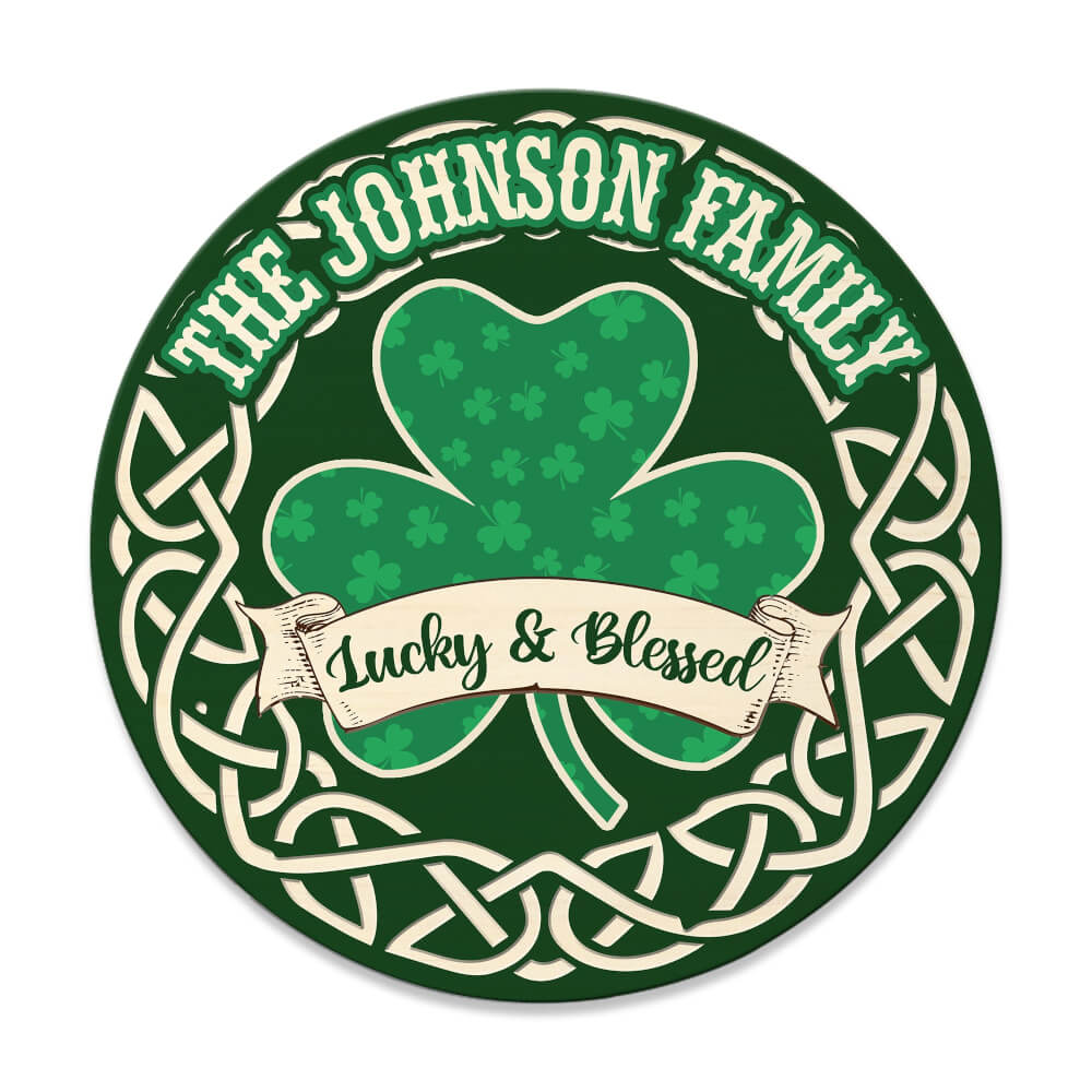 MeMate Personalized Wooden Name Signs for Family - Shamrock Round Printed Wood Sign - Lucky and Blessed Family Wall Hanging for Living Room, Table, Porch on St Patrick's Day